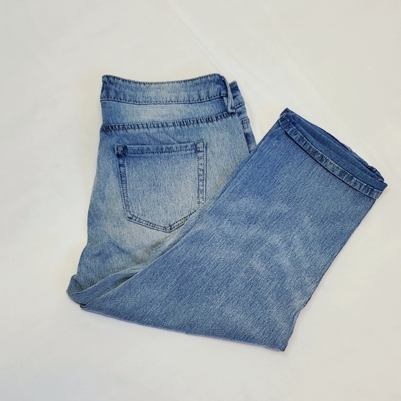 Code Bleu Denim - Code Bleu Maya Light Wash Mid-Rise Straight Capris Jeans
